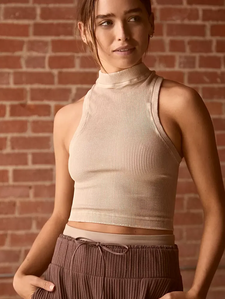 Medium-neck Top